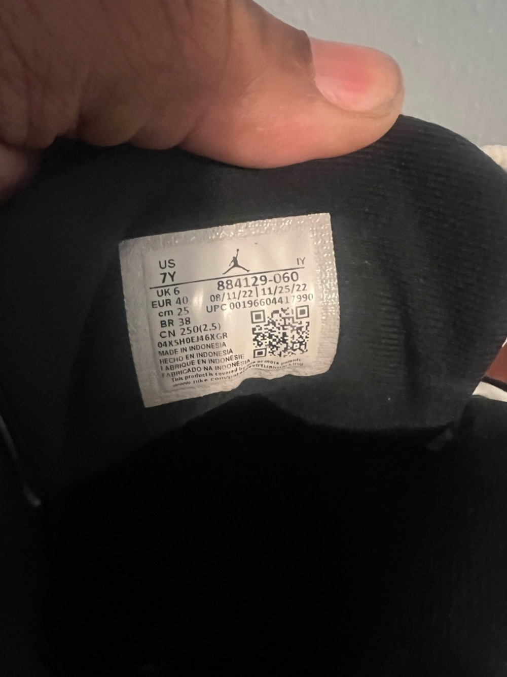 Jordan Men's Black and White Athletic Shoes Air Jordan 3 - Picture 4 of 7